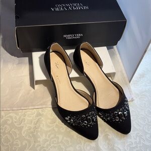 Simply Vera Vera Wang women’s size 8  bejeweled pointed toe flats - like new
